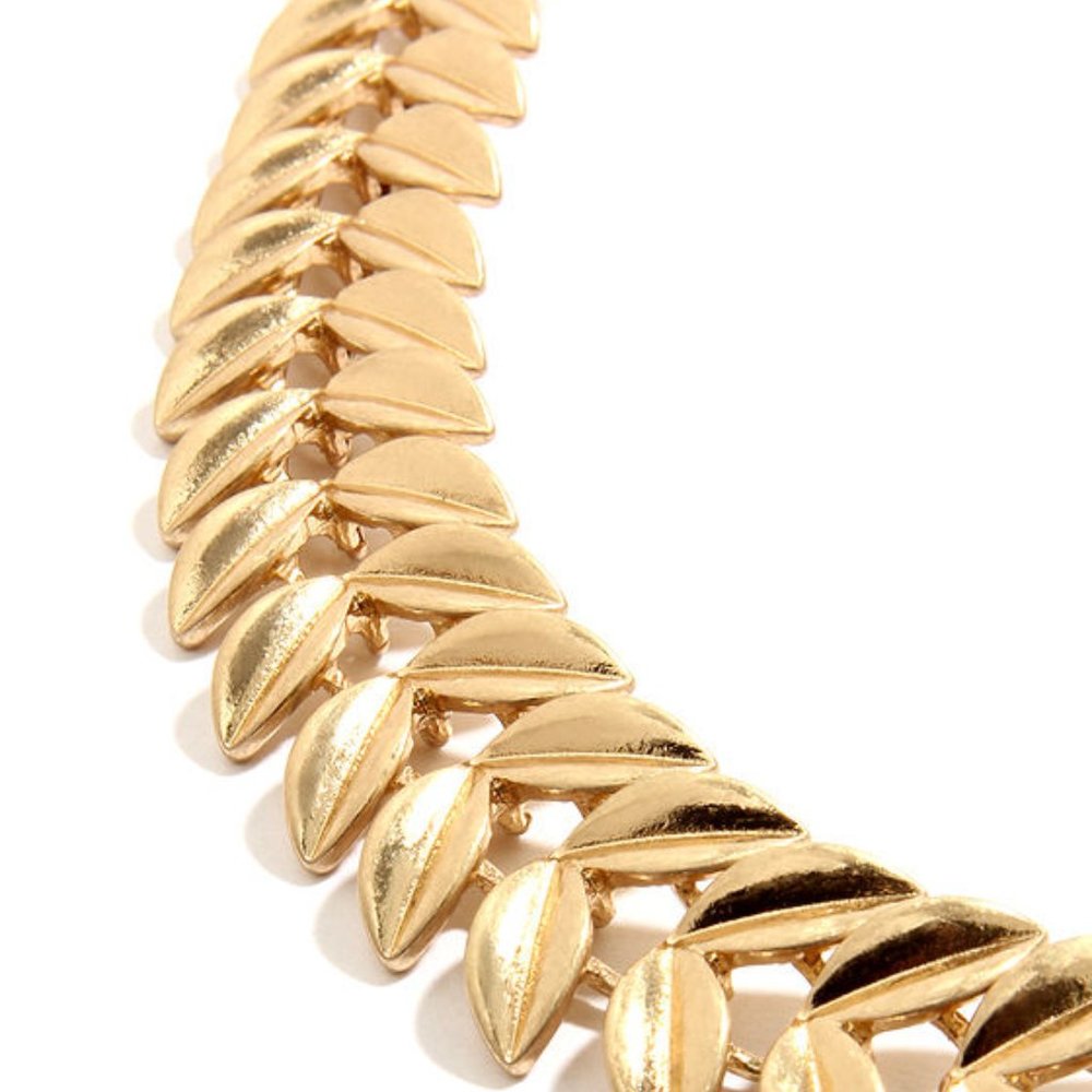 NEW! Gar-land of Glam Gold Necklace - Picture 3 of 3
